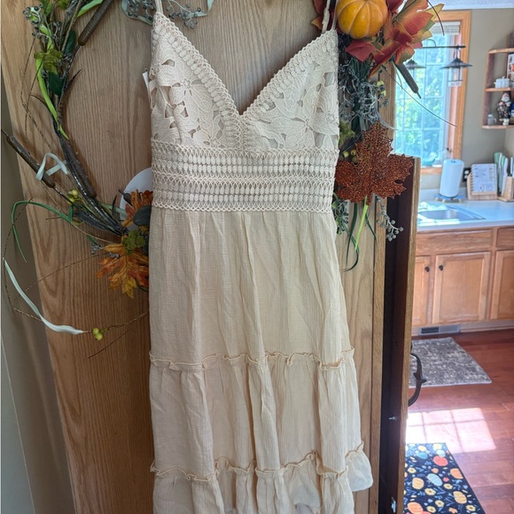 Love tree midi tan dress - Picture 1 of 3
